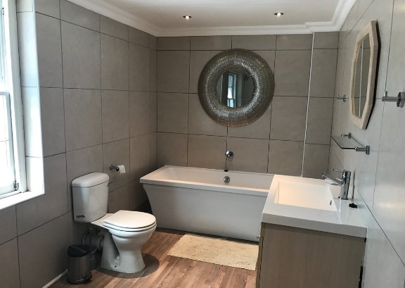 OakLeaf Photo Bathroom 